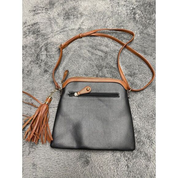 Bass Cross Body Purse in good shape! - Picture 3 of 3